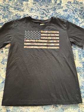 Mossy Oak Graphic T-Shirt youth Size 10/12 Black American Flag Camo